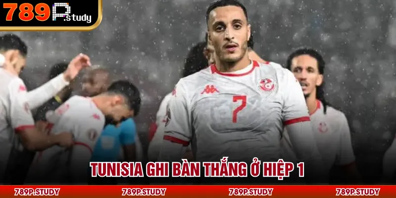 Tunisia ghi bàn thắng ở hiệp 1